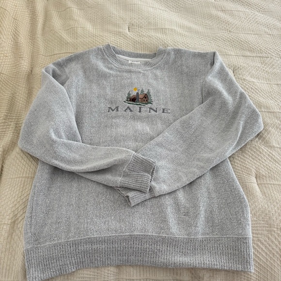 Cozy Gray Crewneck Maine Sweater - Picture 1 of 4